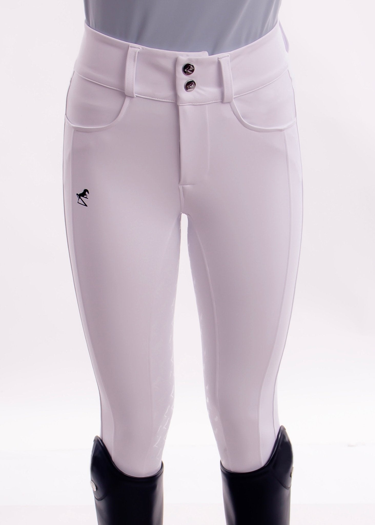 #Equitación #RopaDeEquitación #ModaEcuestre #CaballeríaToscana #MaximilianEquestrian #StockholmEquestrian #EquipaciónEcuestre #EstiloEcuestre #CompeticiónEcuestre #PantalonesDeEquitación #Pol