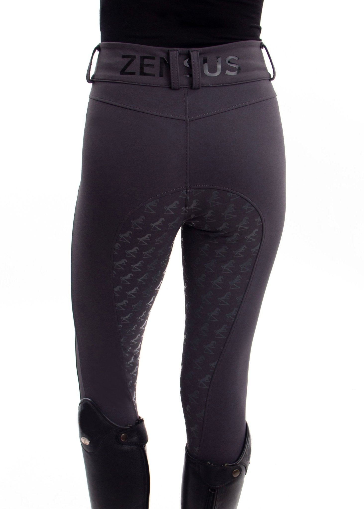 #Equitación #RopaDeEquitación #ModaEcuestre #CaballeríaToscana #MaximilianEquestrian #StockholmEquestrian #EquipaciónEcuestre #EstiloEcuestre #CompeticiónEcuestre #PantalonesDeEquitación #Pol