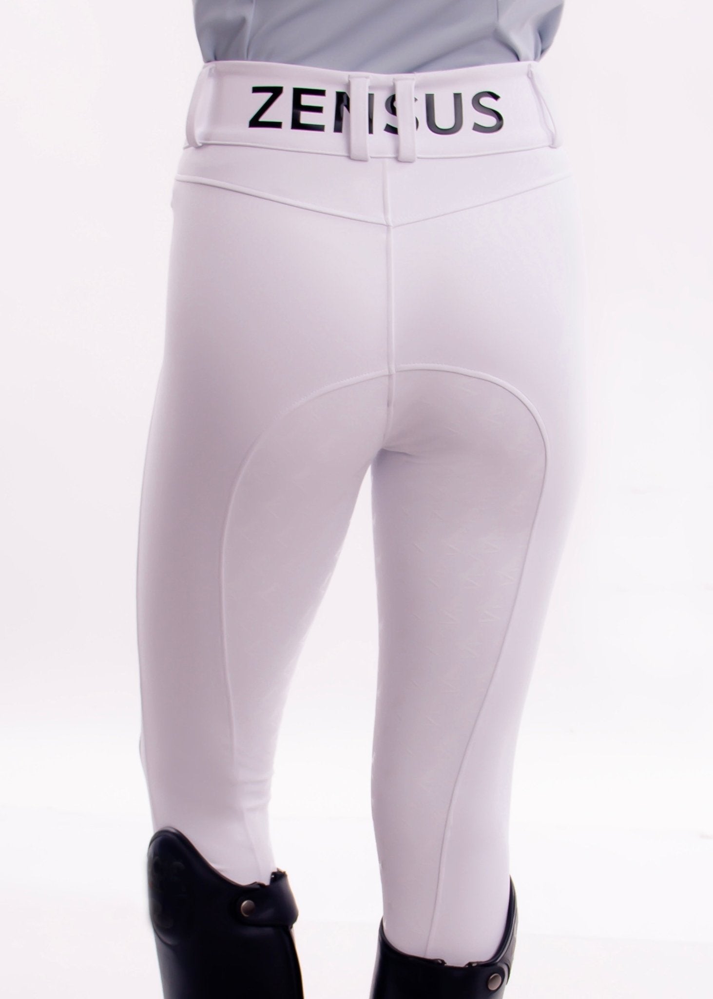 #Equitación #RopaDeEquitación #ModaEcuestre #CaballeríaToscana #MaximilianEquestrian #StockholmEquestrian #EquipaciónEcuestre #EstiloEcuestre #CompeticiónEcuestre #PantalonesDeEquitación #Pol