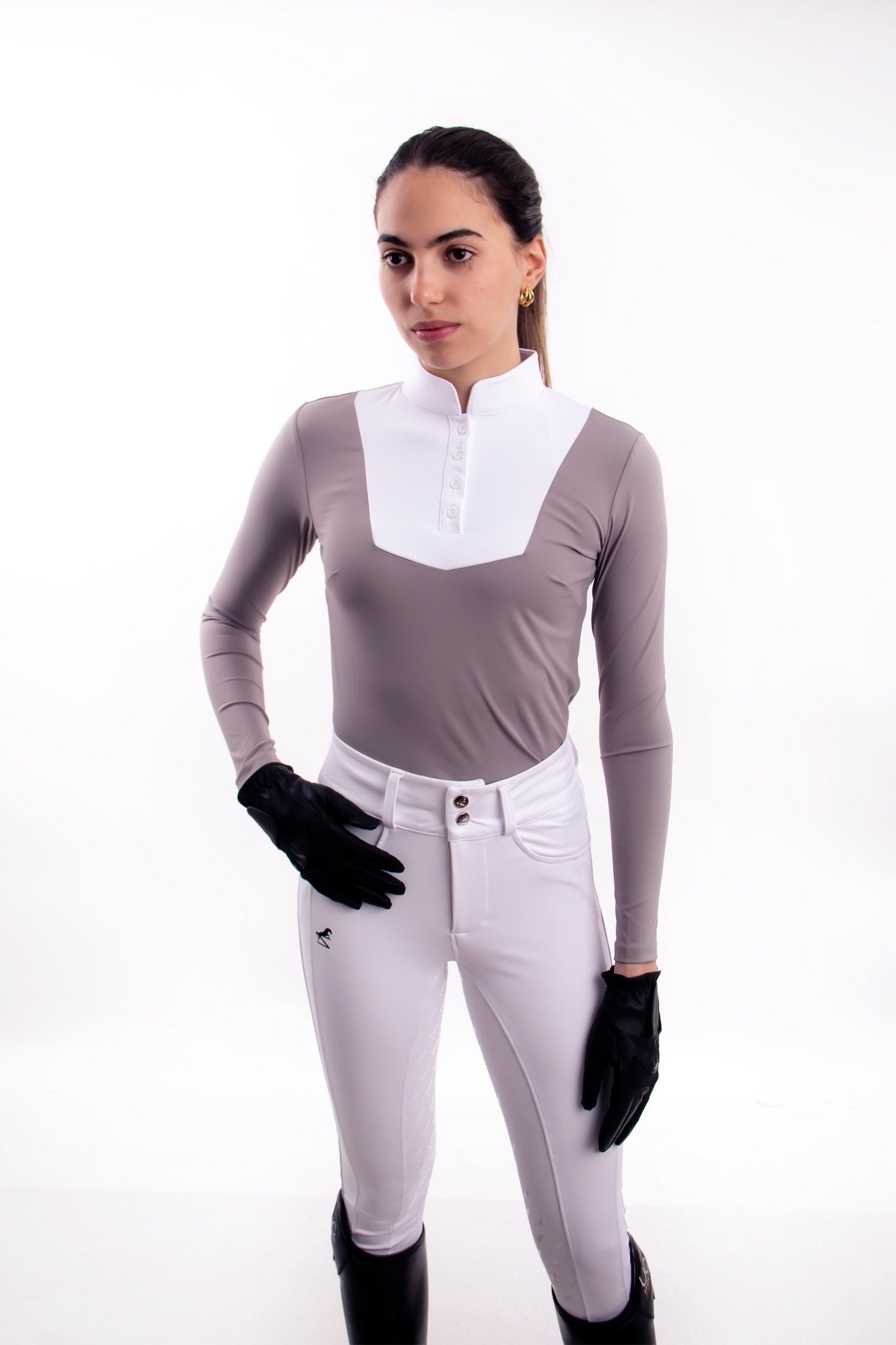 #Equitación #RopaDeEquitación #ModaEcuestre #CaballeríaToscana #MaximilianEquestrian #StockholmEquestrian #EquipaciónEcuestre #EstiloEcuestre #CompeticiónEcuestre #PantalonesDeEquitación #Pol